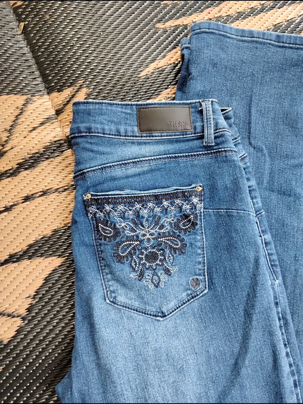 Thorn Blue Embroidered Women's Jeans - Decorative Back Pocket